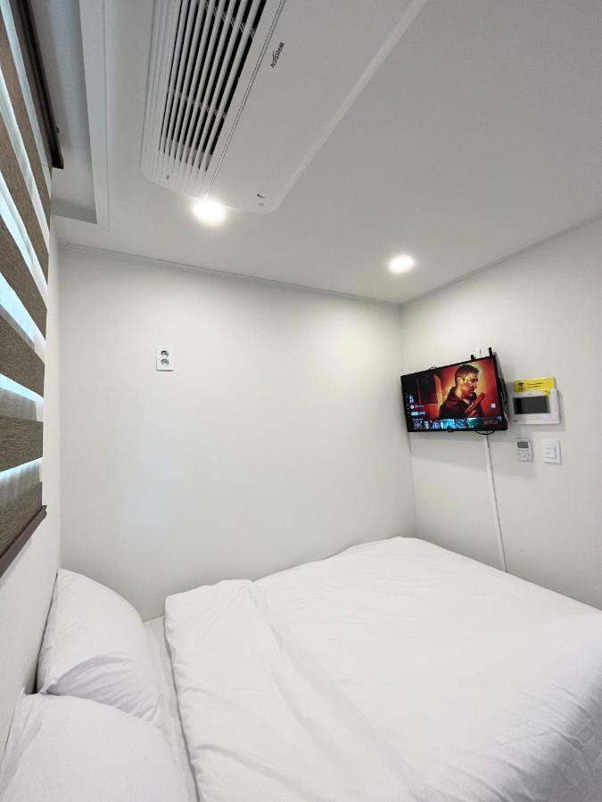 318 Wisma tamu
