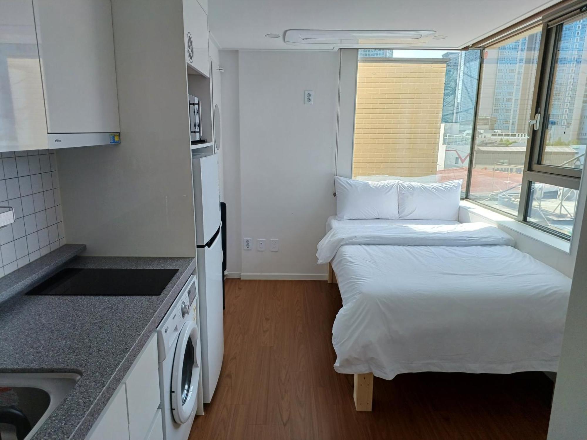 318 Wisma tamu *