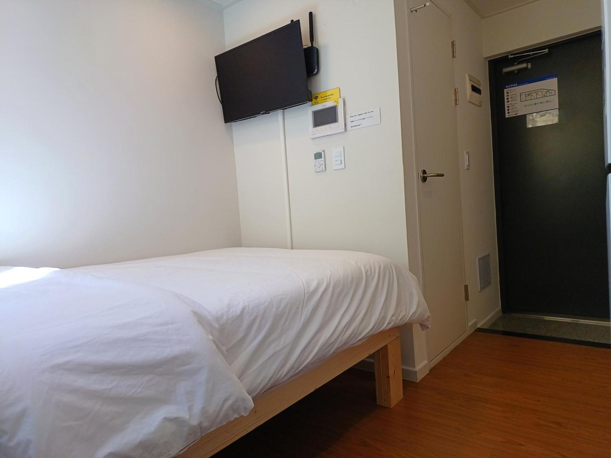 Wisma tamu 318 *